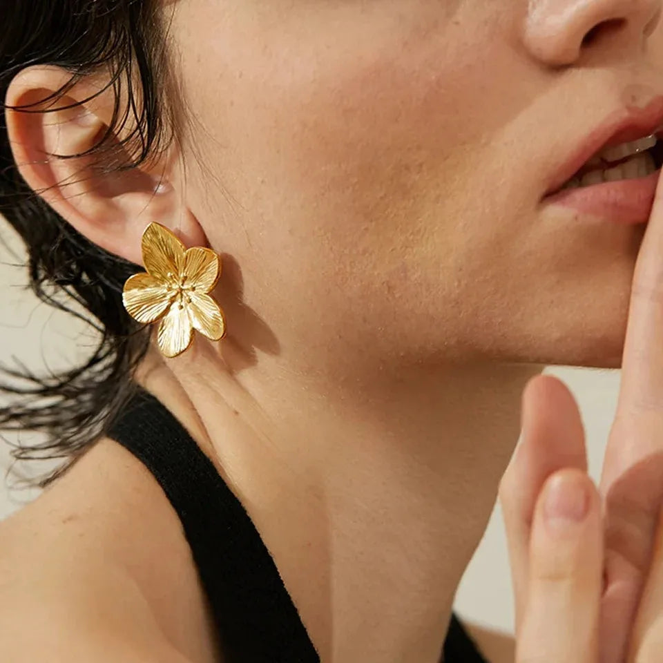 Bellartini 18k Gold Flower Shape Earrings