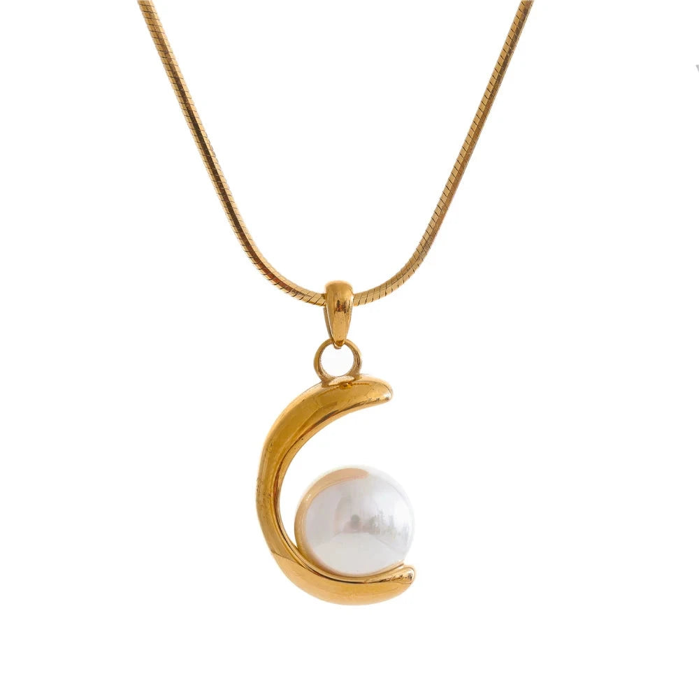 Bellartini Gold Elegant Imitation Pearls Geometric Pendant Necklace