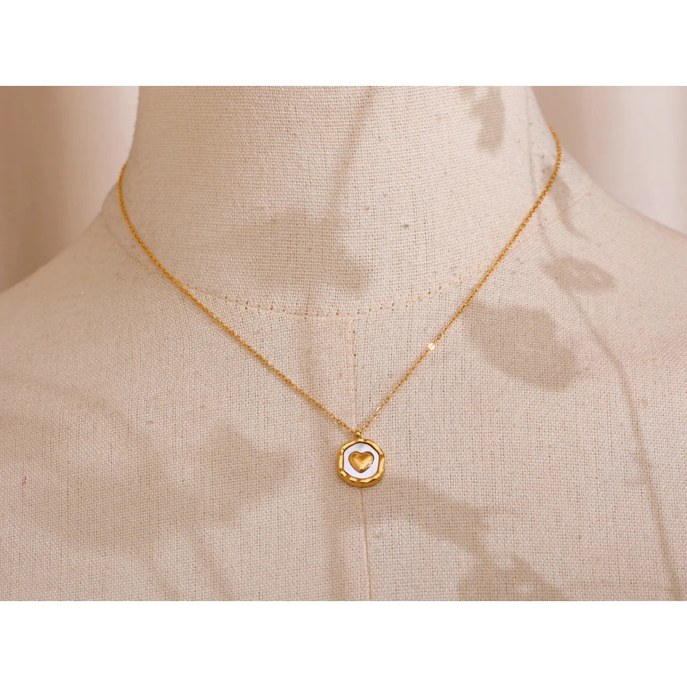 Bellartini 18k Gold Sweet Irregular Circle Shell Heart Pendant Necklace WP Venice