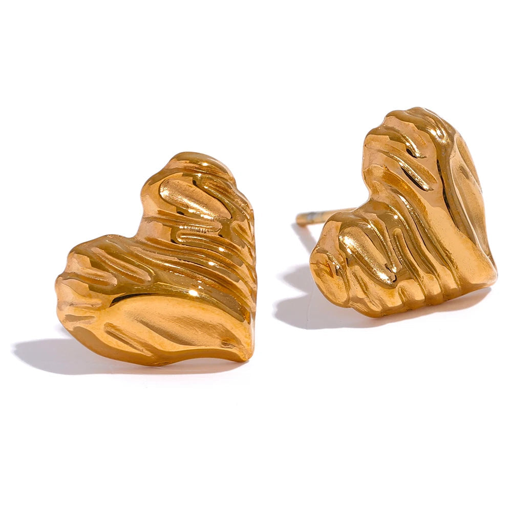 Bellartini Venice 18k Gold Heart Earrings Texture WP